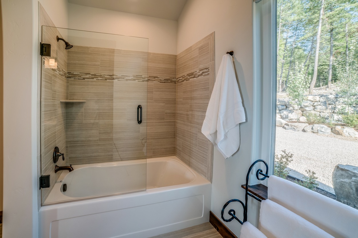 Shower & Tub Repair in Los Ebanos